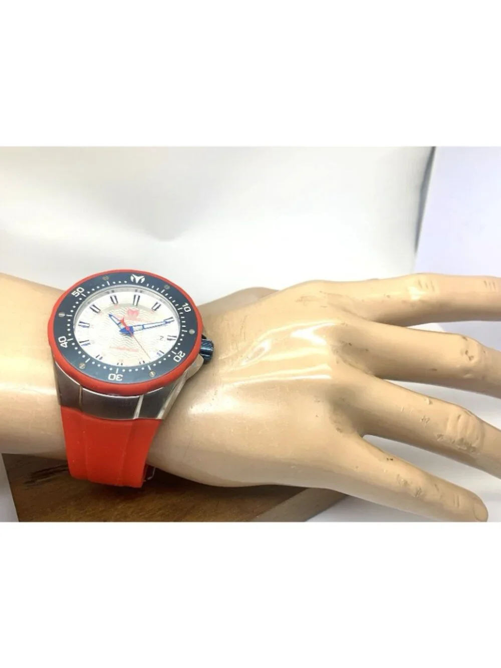 Technomarine Men's Watch TM-215090 Automatic Blue Bezel Red Rubber Strap 47mm